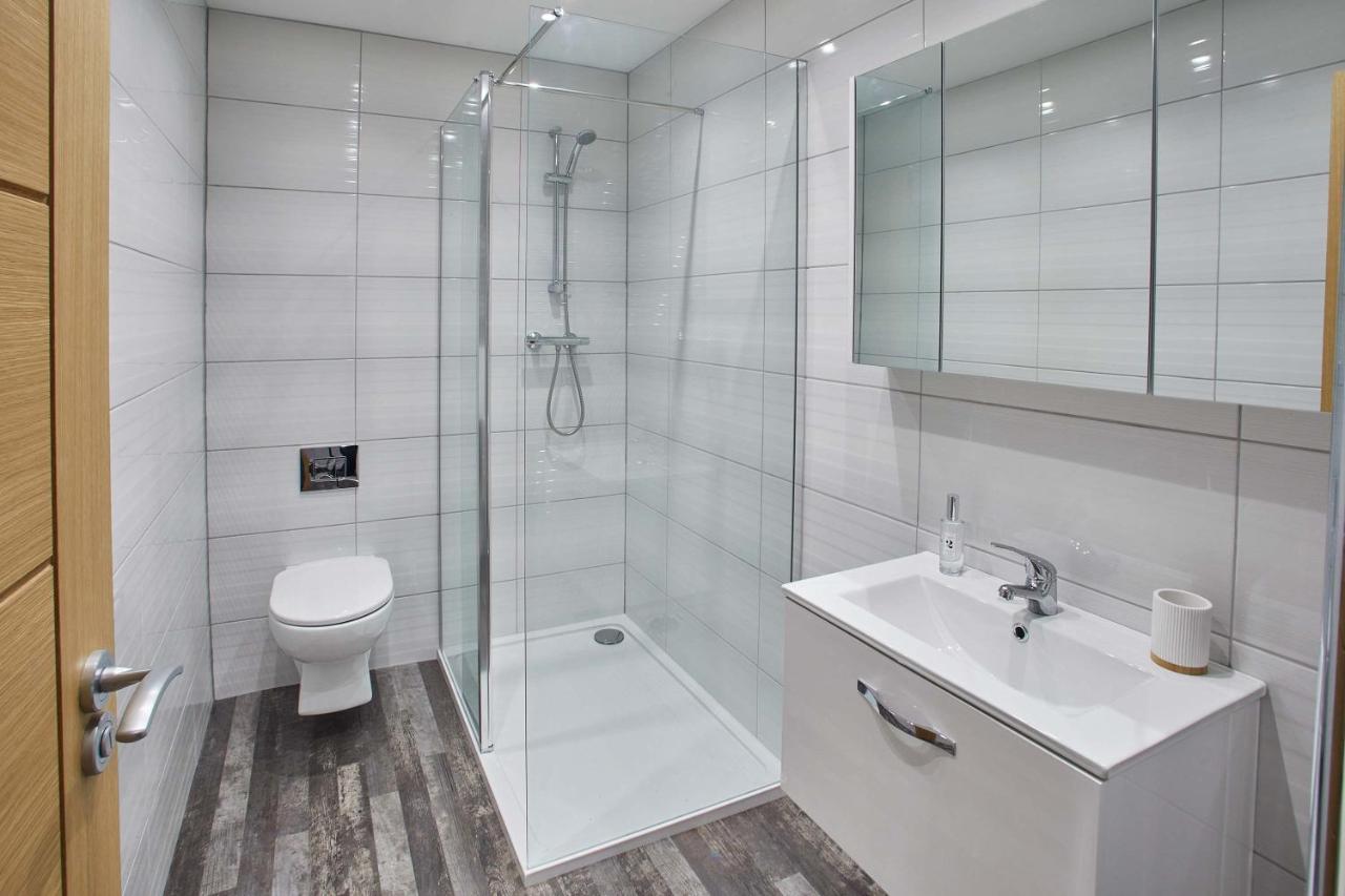 Host & Stay - Apartment One, Hudsons Yard House Уитби Экстерьер фото